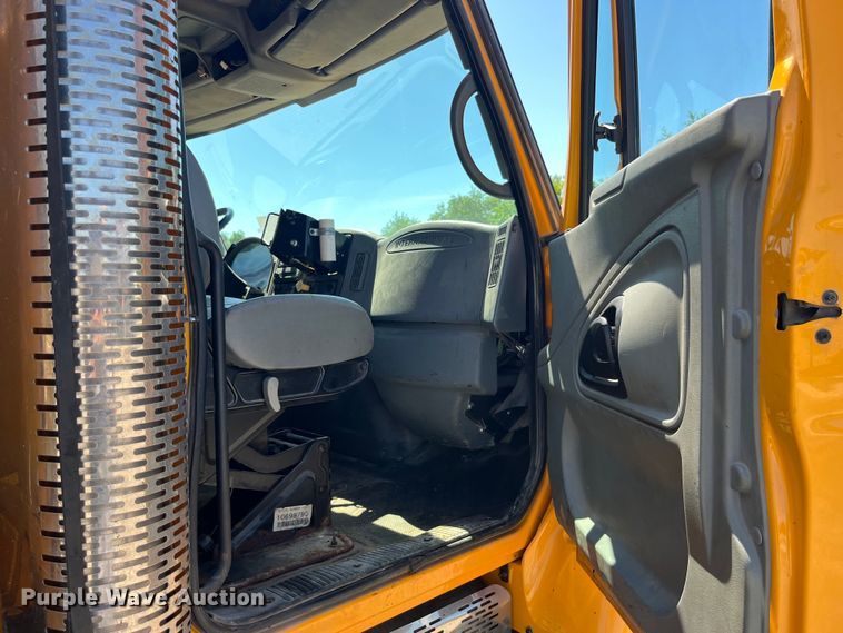 image for item EK8597 2006 International  7400 dump truck