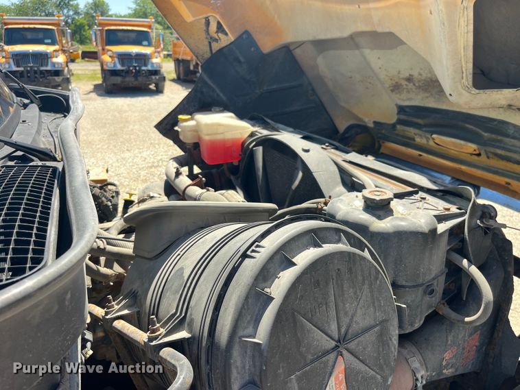 image for item EK8597 2006 International  7400 dump truck