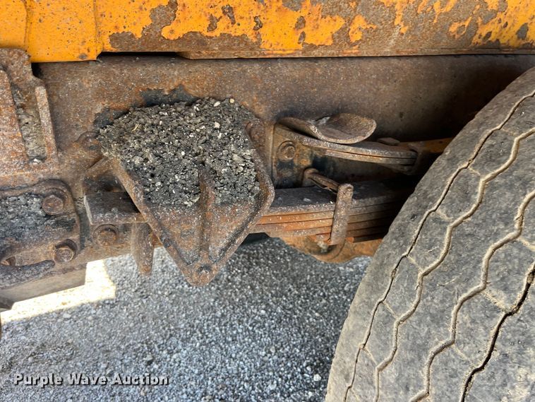 image for item EK8597 2006 International  7400 dump truck