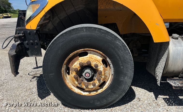 image for item EK8597 2006 International  7400 dump truck