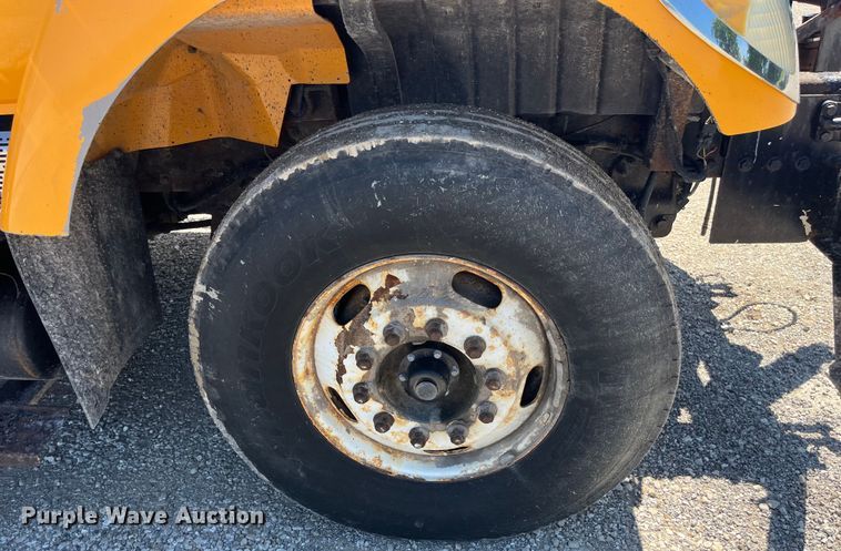 image for item EK8597 2006 International  7400 dump truck