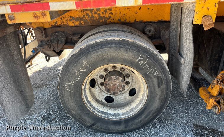 image for item EK8597 2006 International  7400 dump truck