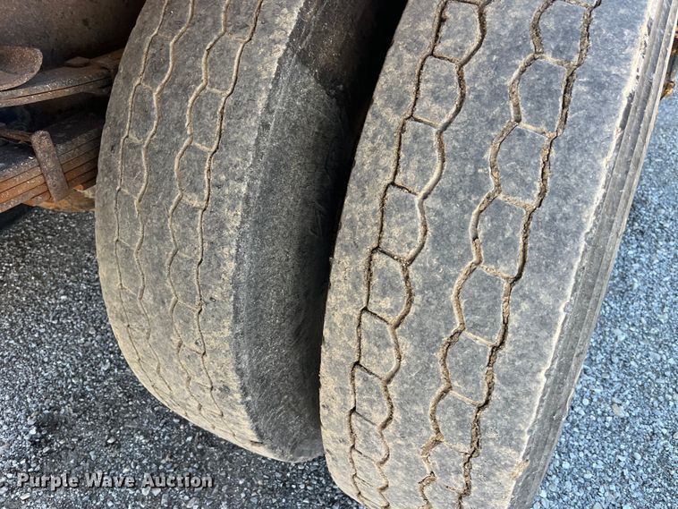 image for item EK8597 2006 International  7400 dump truck