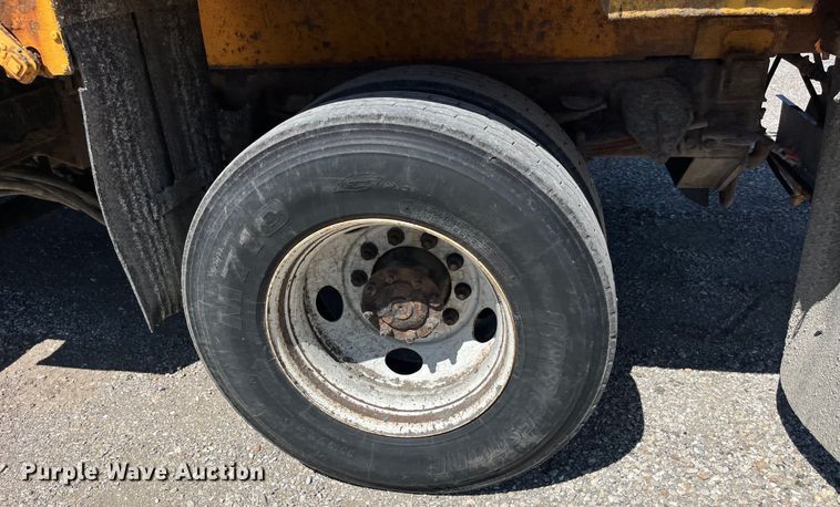 image for item EK8597 2006 International  7400 dump truck