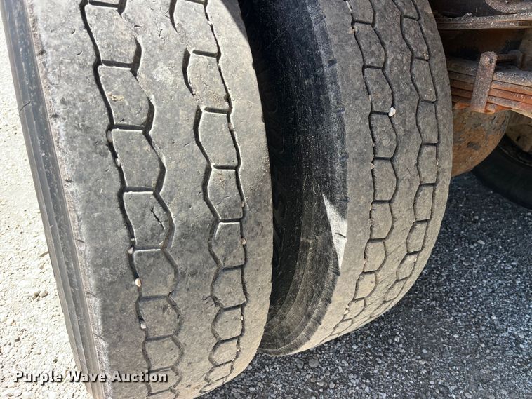 image for item EK8597 2006 International  7400 dump truck