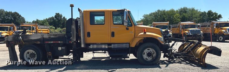 image for item EK8598 2005 International  7400 dump flatbed truck