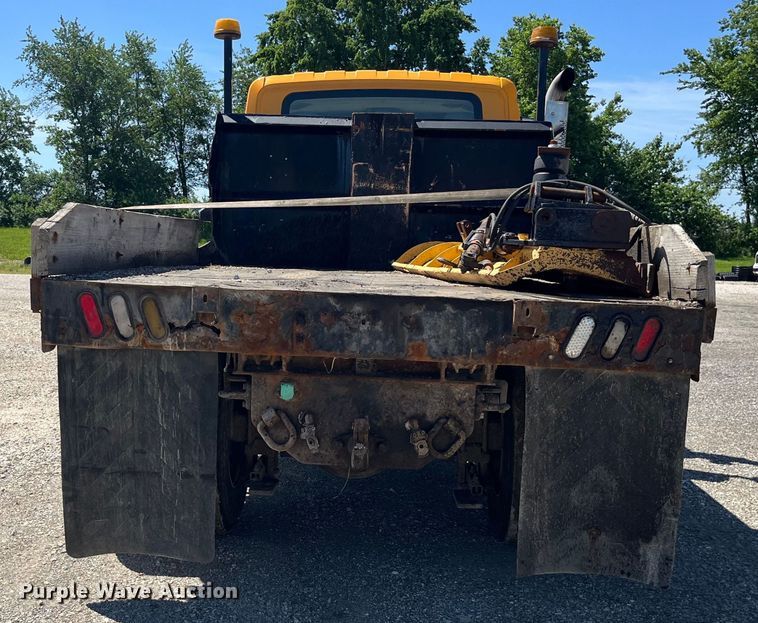 image for item EK8598 2005 International  7400 dump flatbed truck