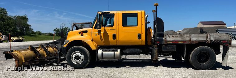 image for item EK8598 2005 International  7400 dump flatbed truck