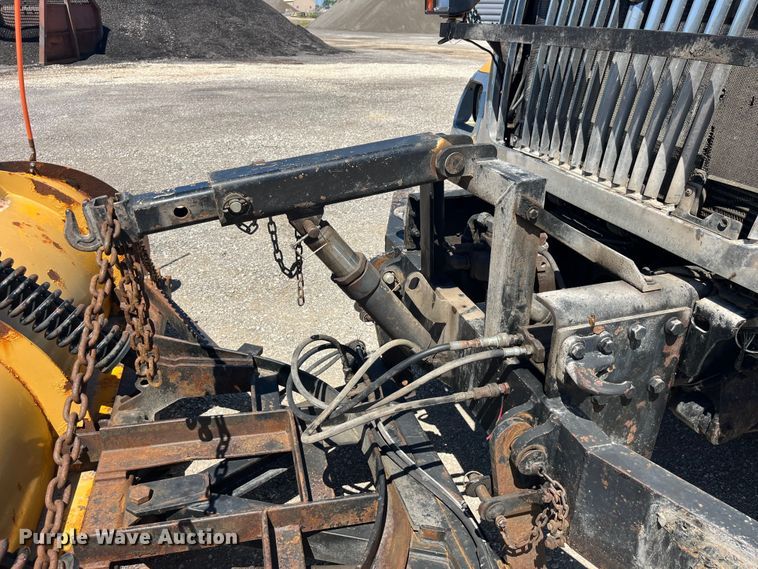 image for item EK8598 2005 International  7400 dump flatbed truck