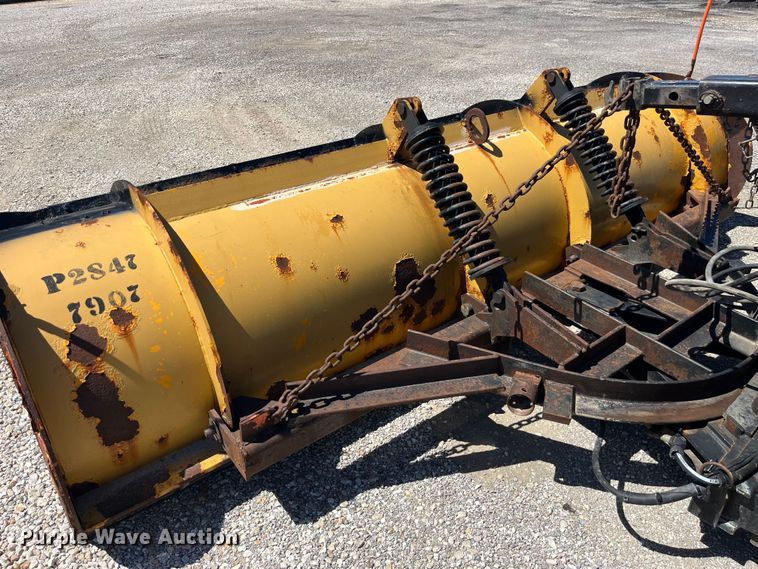 image for item EK8598 2005 International  7400 dump flatbed truck