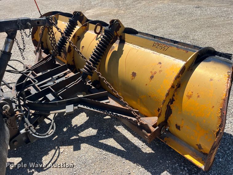 image for item EK8598 2005 International  7400 dump flatbed truck