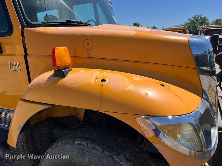 image for item EK8598 2005 International  7400 dump flatbed truck