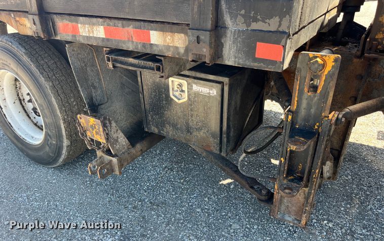 image for item EK8598 2005 International  7400 dump flatbed truck