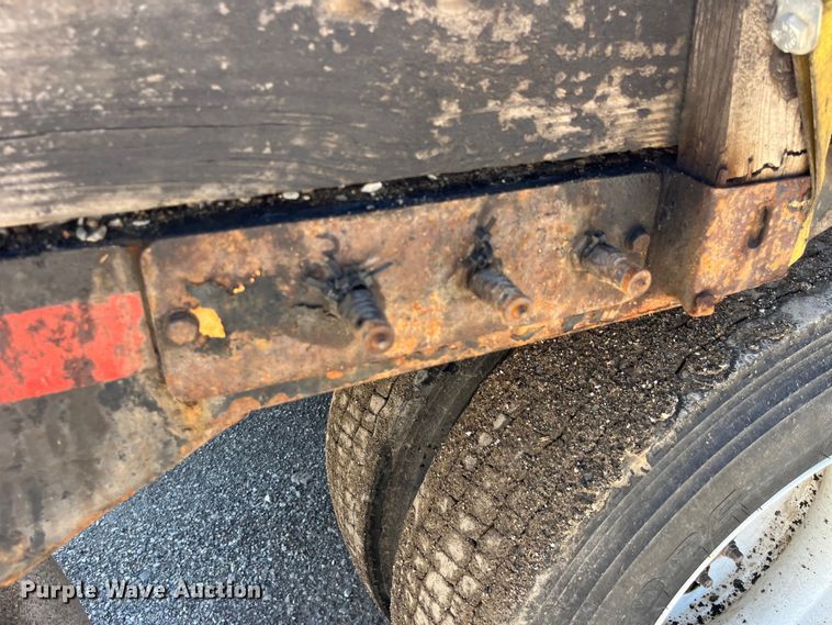 image for item EK8598 2005 International  7400 dump flatbed truck