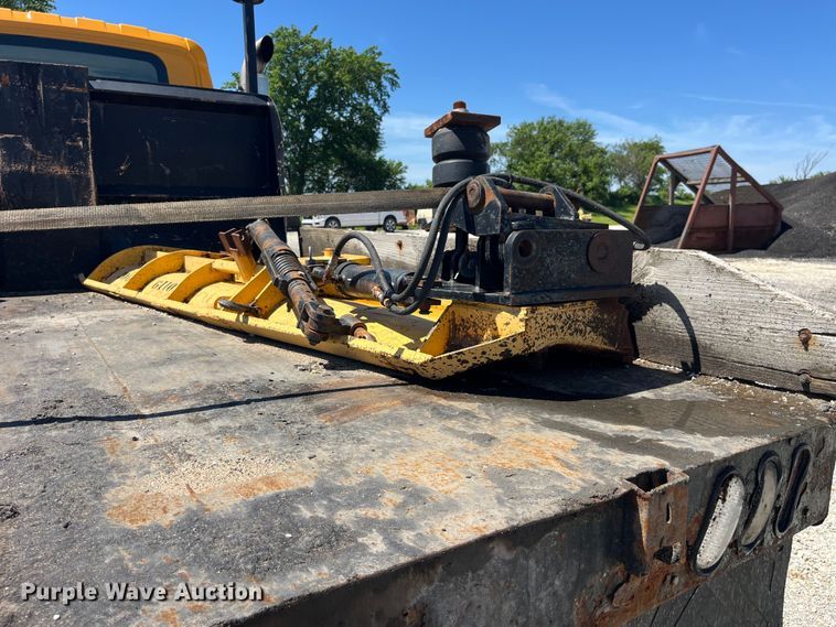 image for item EK8598 2005 International  7400 dump flatbed truck