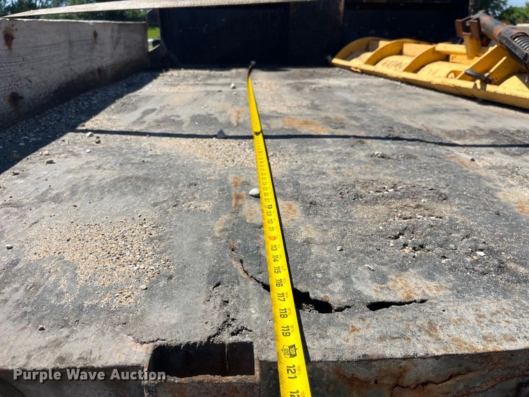 image for item EK8598 2005 International  7400 dump flatbed truck