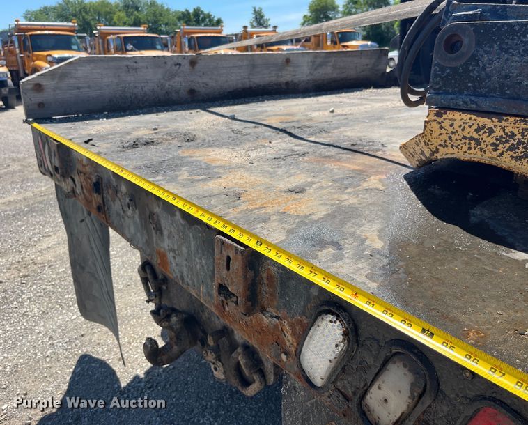 image for item EK8598 2005 International  7400 dump flatbed truck