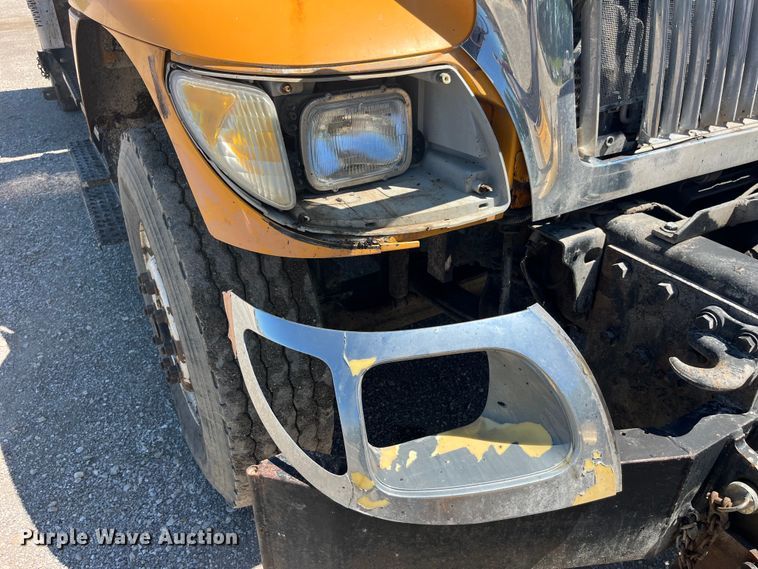 image for item EK8598 2005 International  7400 dump flatbed truck