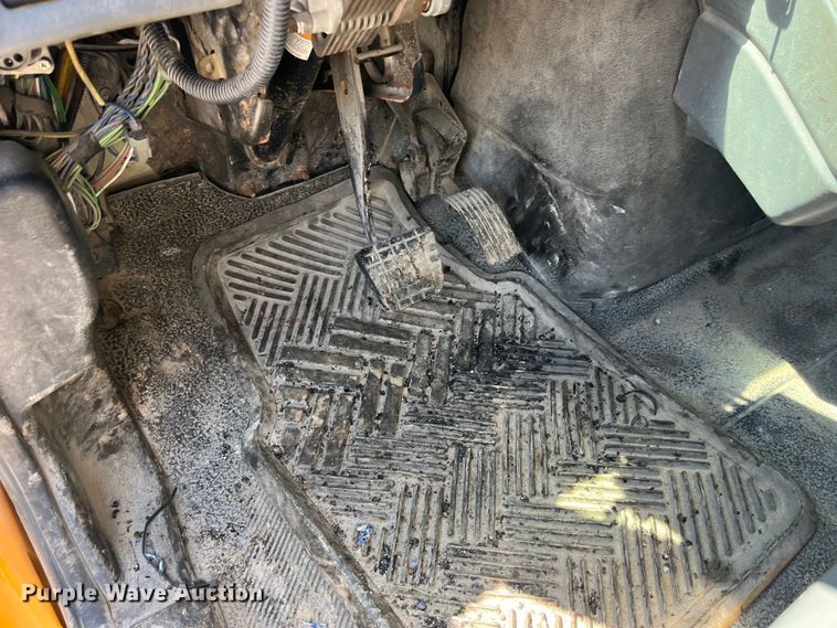 image for item EK8598 2005 International  7400 dump flatbed truck