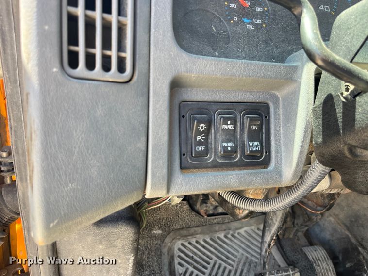 image for item EK8598 2005 International  7400 dump flatbed truck