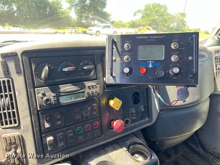 image for item EK8598 2005 International  7400 dump flatbed truck