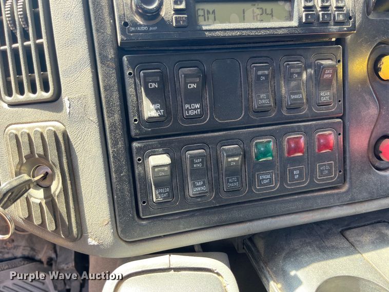 image for item EK8598 2005 International  7400 dump flatbed truck