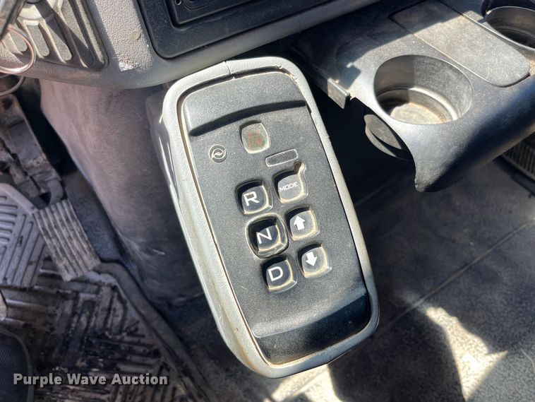 image for item EK8598 2005 International  7400 dump flatbed truck