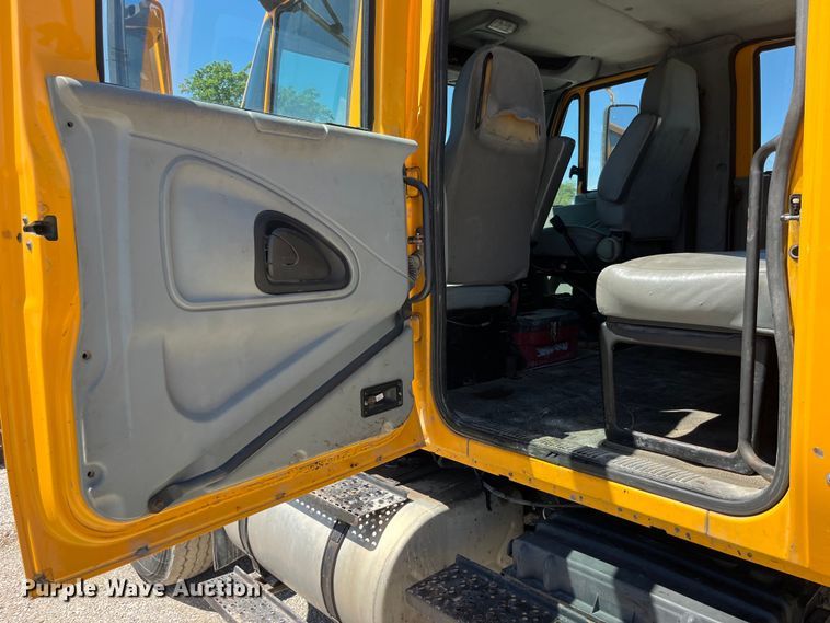 image for item EK8598 2005 International  7400 dump flatbed truck