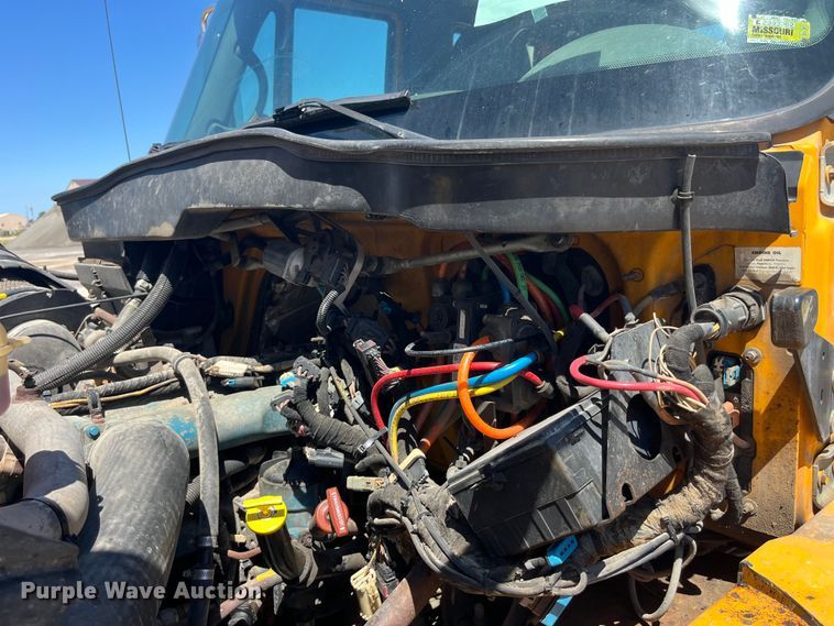 image for item EK8598 2005 International  7400 dump flatbed truck