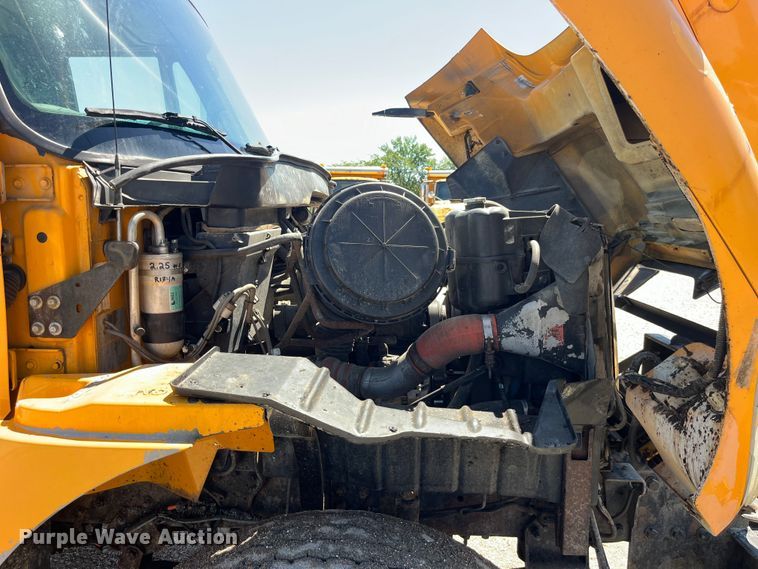 image for item EK8598 2005 International  7400 dump flatbed truck