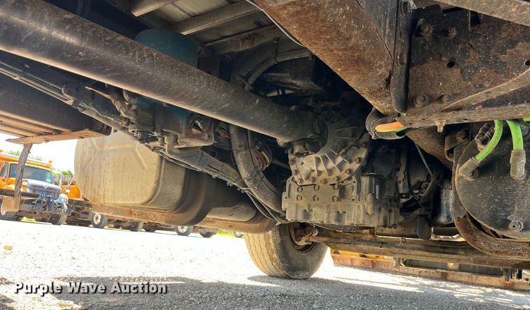 image for item EK8598 2005 International  7400 dump flatbed truck