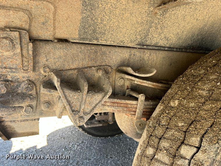 image for item EK8598 2005 International  7400 dump flatbed truck