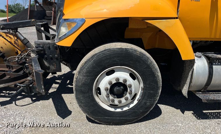 image for item EK8598 2005 International  7400 dump flatbed truck