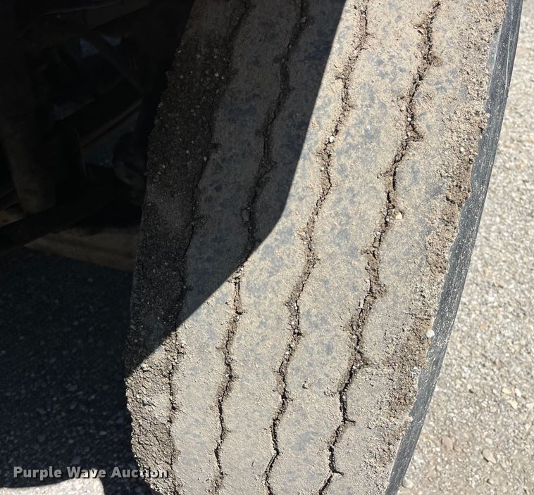 image for item EK8598 2005 International  7400 dump flatbed truck