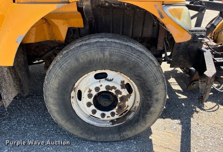 image for item EK8598 2005 International  7400 dump flatbed truck