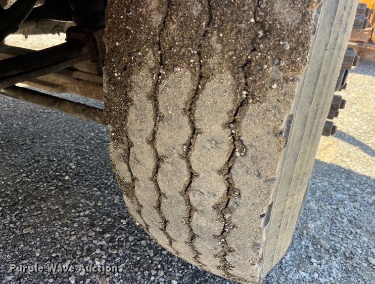 image for item EK8598 2005 International  7400 dump flatbed truck