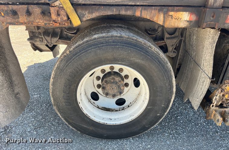 image for item EK8598 2005 International  7400 dump flatbed truck