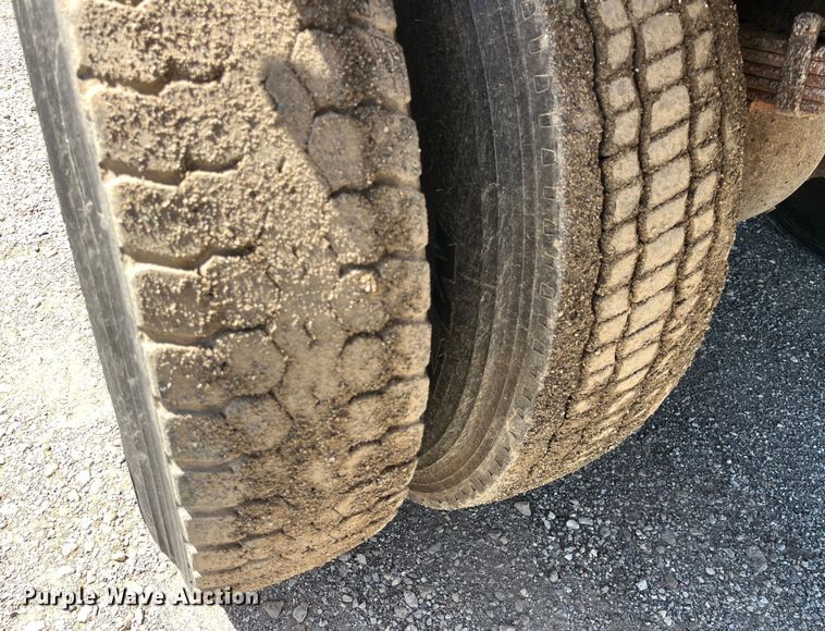 image for item EK8598 2005 International  7400 dump flatbed truck