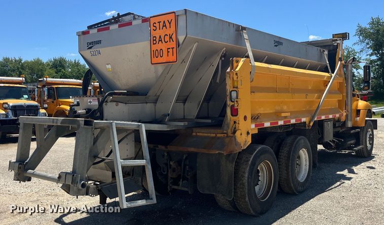 image for item EK8599 2011 International  7500 dump truck