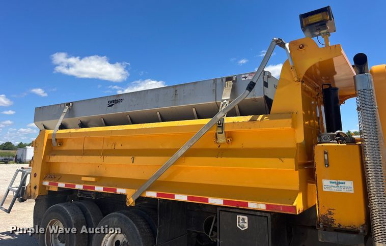 image for item EK8599 2011 International  7500 dump truck