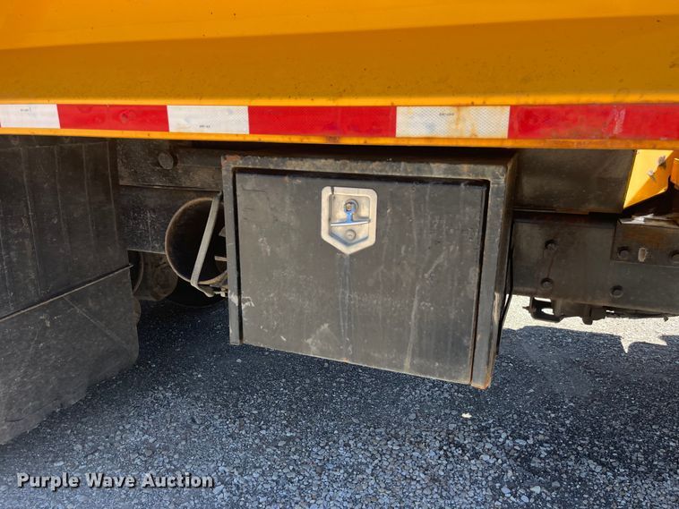 image for item EK8599 2011 International  7500 dump truck