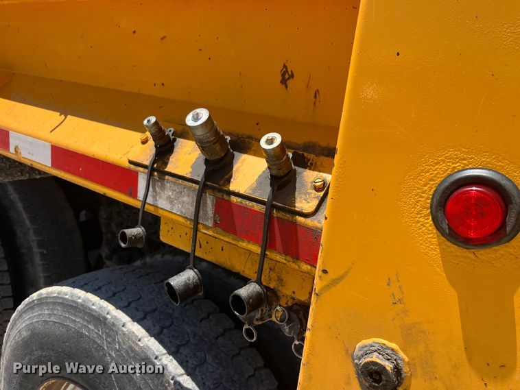 image for item EK8599 2011 International  7500 dump truck