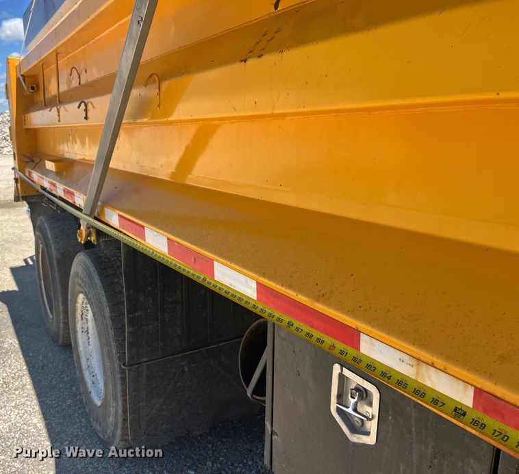 image for item EK8599 2011 International  7500 dump truck