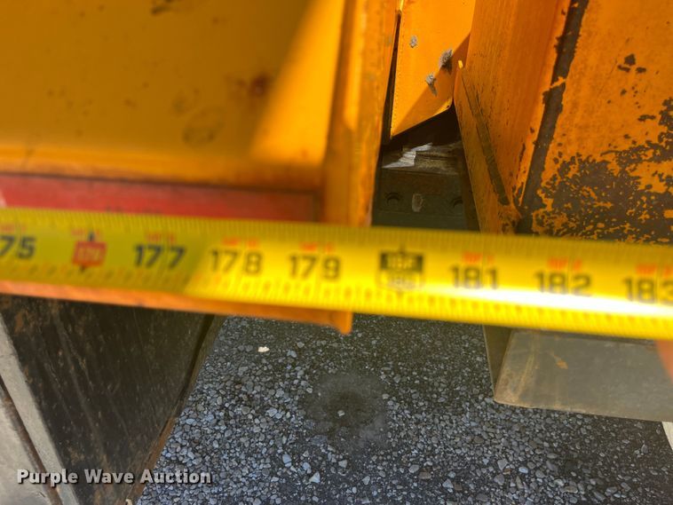 image for item EK8599 2011 International  7500 dump truck