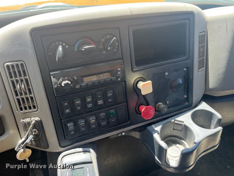 image for item EK8599 2011 International  7500 dump truck