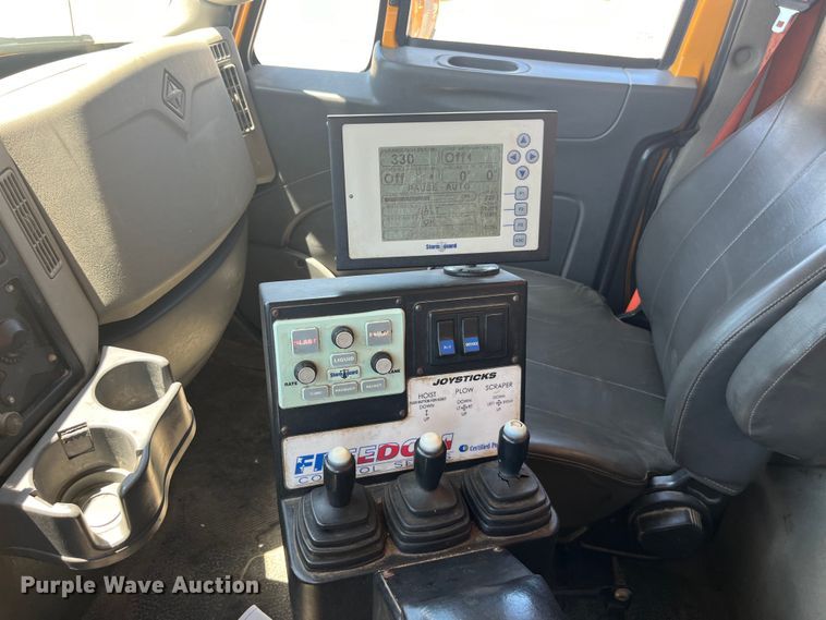 image for item EK8599 2011 International  7500 dump truck