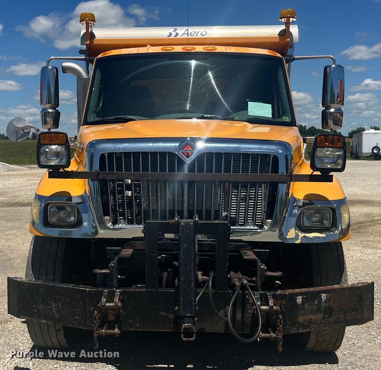 image for item EK8600 2006 International  7400 dump truck