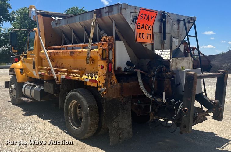 image for item EK8600 2006 International  7400 dump truck