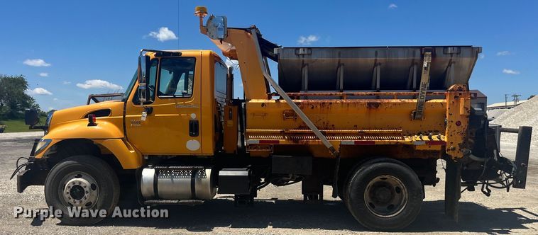 image for item EK8600 2006 International  7400 dump truck