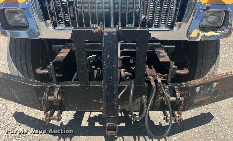 image for item EK8600 2006 International  7400 dump truck